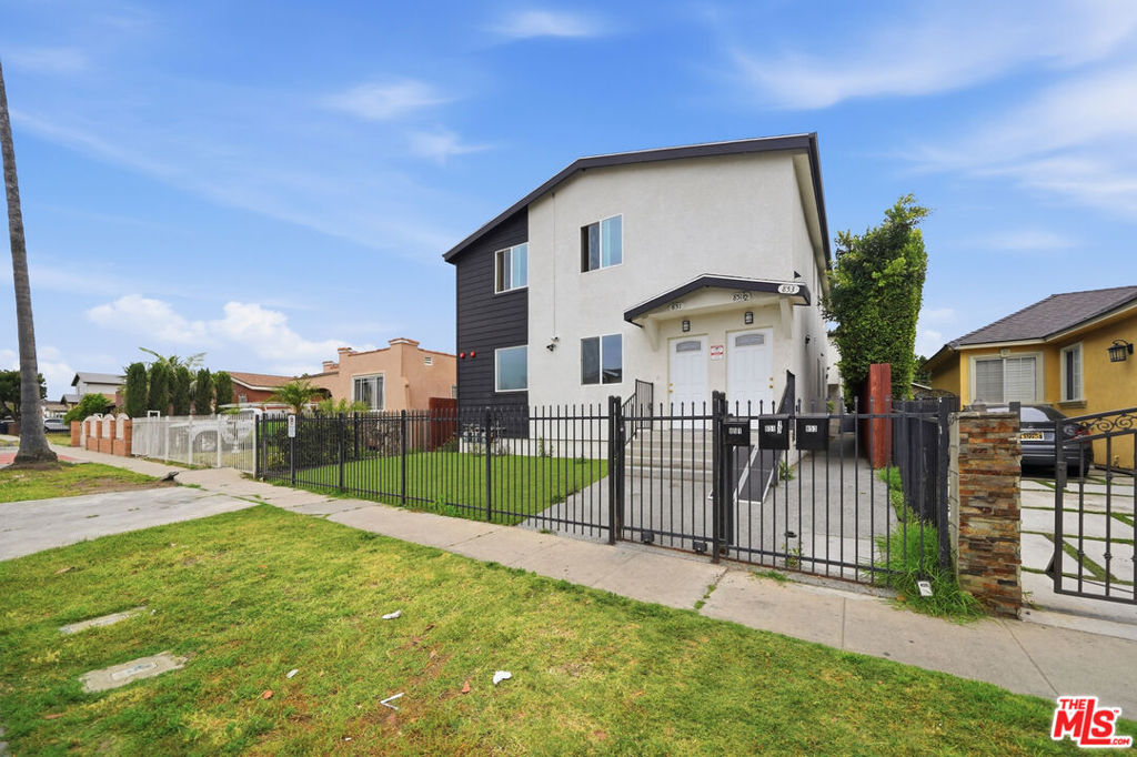 851 E 76th Place