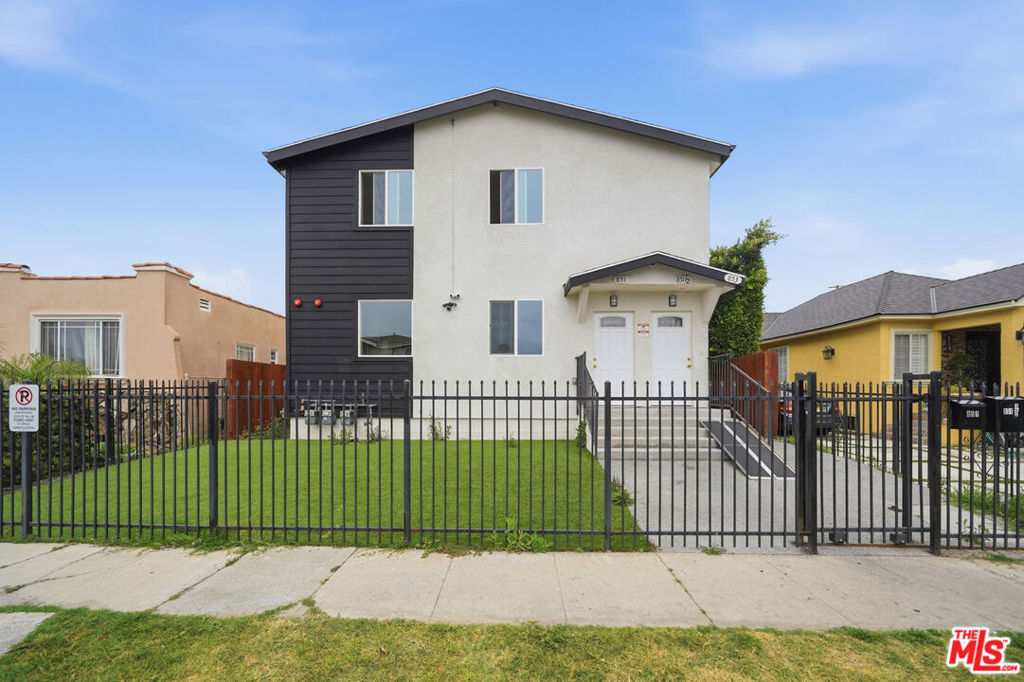 851 E 76th Place
