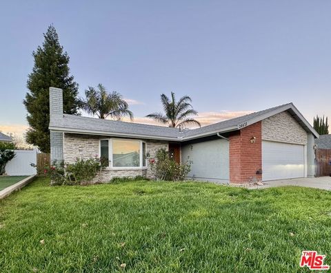 Photo of 24431 Cheryl Kelton Place, Newhall, CA 91321 (MLS # 26638839)