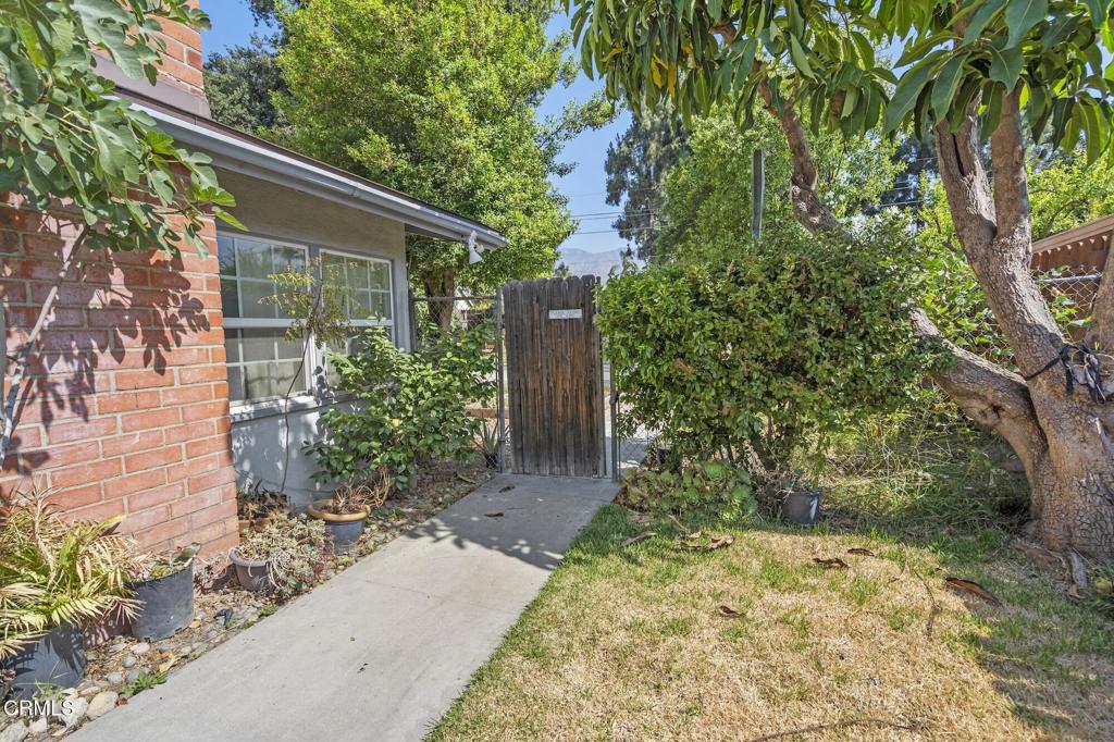 929 Diamond Street