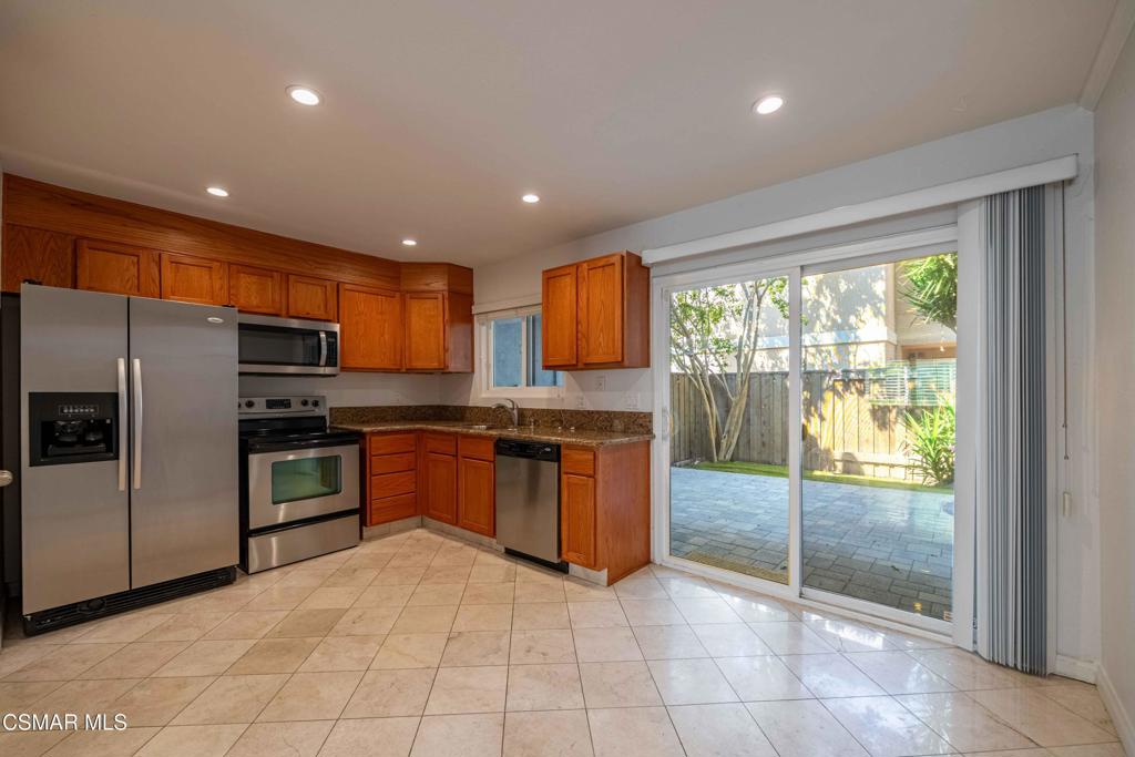 Lake Lindero Townhomes-891 - 891 - Residential
