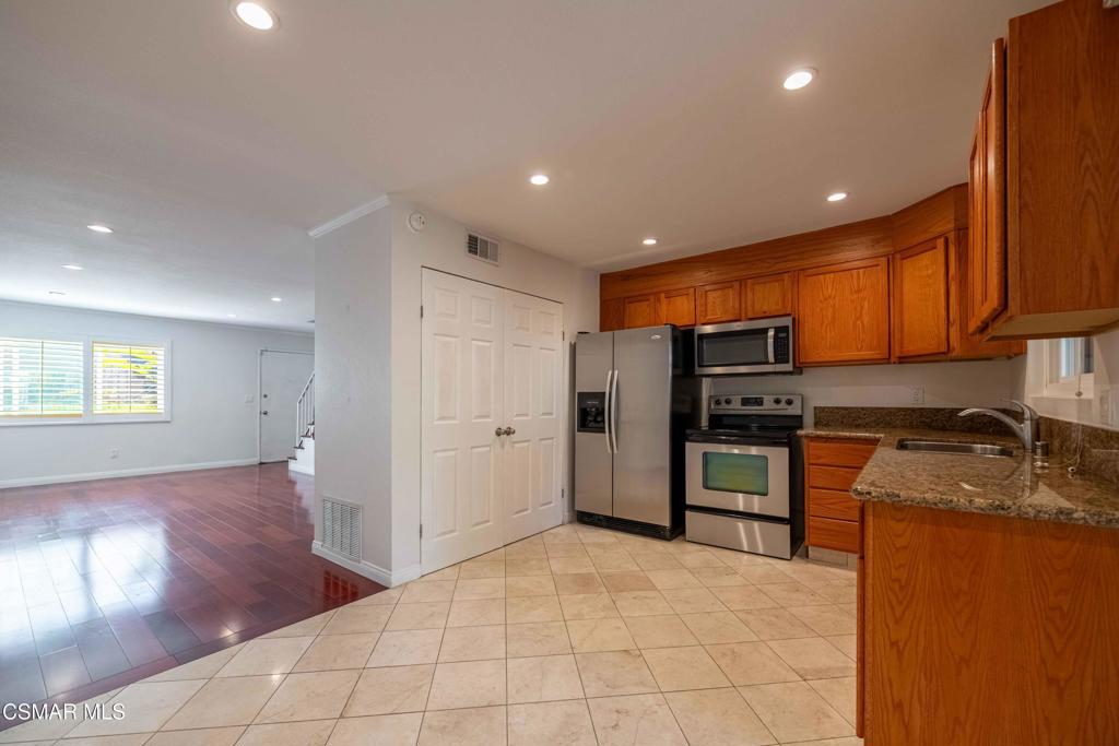 Lake Lindero Townhomes-891 - 891 - Residential