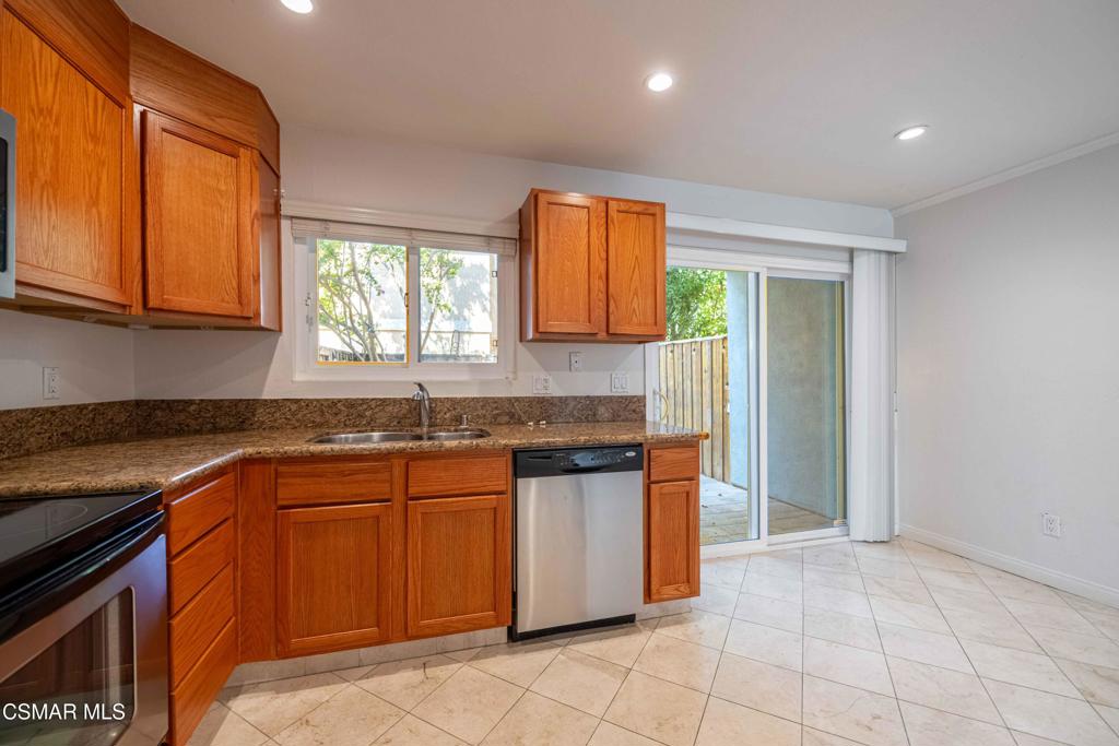 Lake Lindero Townhomes-891 - 891 - Residential