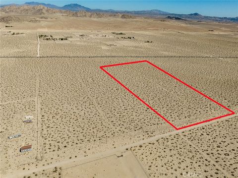 Photo of 767 Foothill Road, Lucerne Valley, CA 92356 (MLS # HD25172295) Photo of 767 Foothill Road, Lucerne Valley, CA 92356 (MLS # HD25172295)