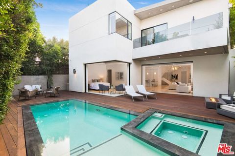 Photo of 350 N Harper Avenue, Los Angeles, CA 90048 (MLS # 25618147)