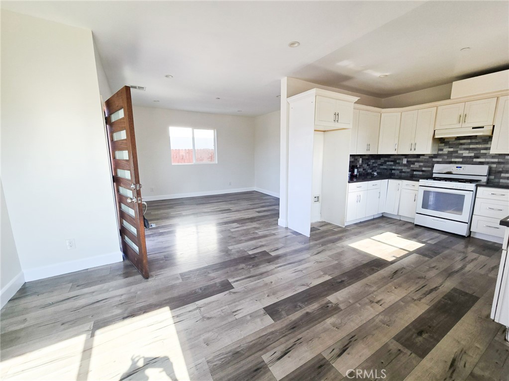 Welcome to your dream home at 130 E 104th St, Los Angeles! This stunning property features 5 spacious bedrooms and 3 bathrooms, perfect for accommodating a large family or hosting guests. Located in a vibrant and convenient neighborhood, you'll enjoy easy access to local amenities, schools, and parks. With its charming curb appeal and inviting interior, this home is a true gem. Don't miss out on the opportunity to make this your new sanctuary in the heart of LA!