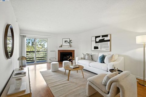 Photo of 332 Philip Dr Dr #303, Daly City, CA 94015 (MLS # 41117750)