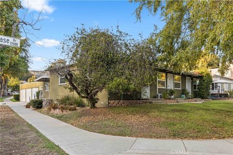 Photo of 1717 E Chevy Chase Dr, Glendale, CA 91206 (MLS # PF25234344)