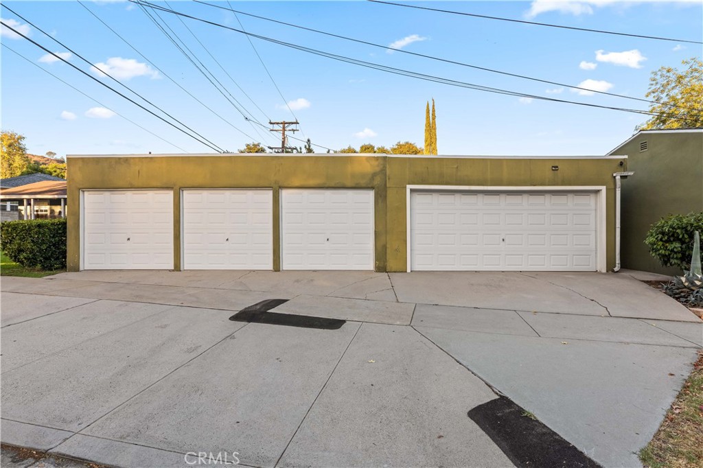 Properties 4 1717 E Chevy Chase