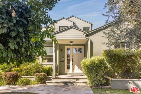 Photo of 4133 Camellia Avenue, Studio City, CA 91604 (MLS # 25607335)