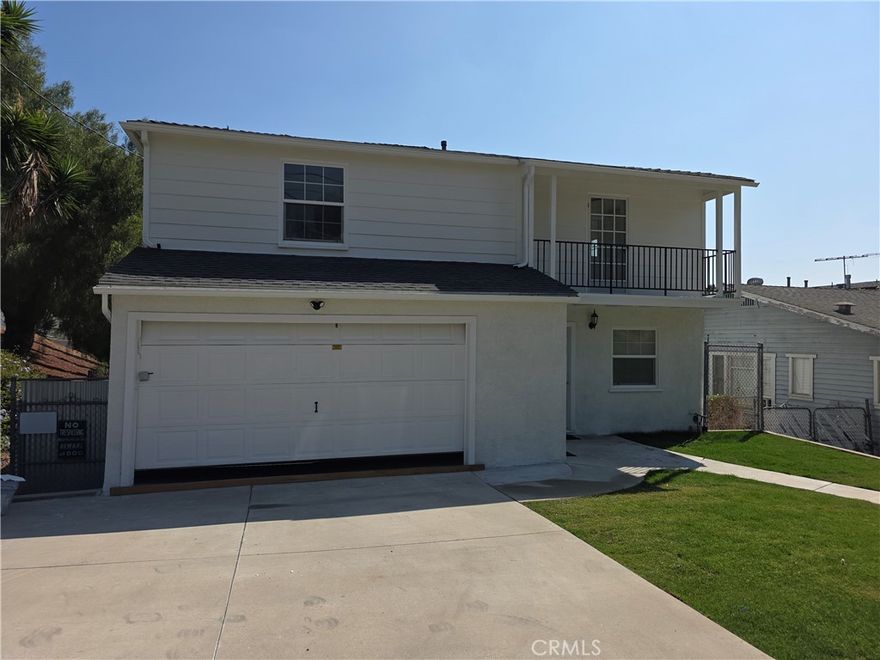 Fully remodel duplex located on cross street of Whittier college, 1 bed 1 bath down stair unit and 1 bed 1bath up stair unit, living square footage1703 and 6187 square footages lot size,
