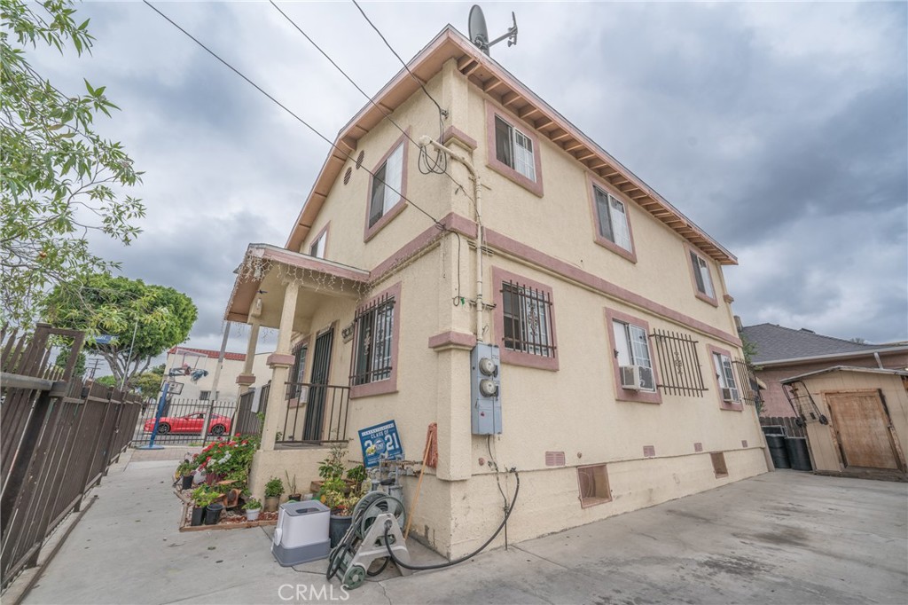 2500 E Fairmount
