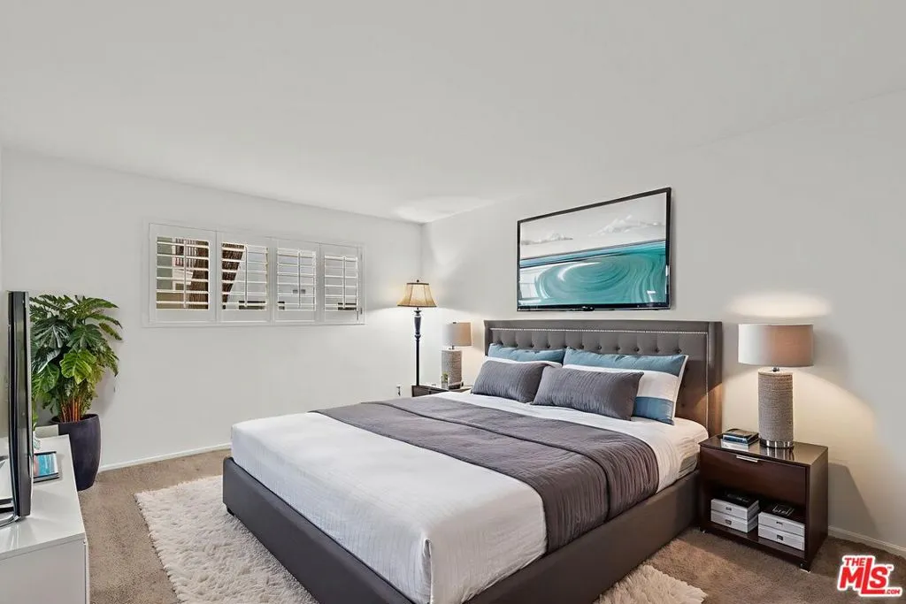 Los Angeles, California 90066, United States, 2 Bedrooms Bedrooms, ,2 BathroomsBathrooms,Residential,Active,217528