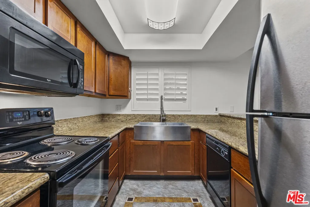 Los Angeles, California 90066, United States, 2 Bedrooms Bedrooms, ,2 BathroomsBathrooms,Residential,Active,217528