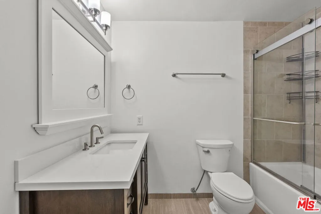 Los Angeles, California 90066, United States, 2 Bedrooms Bedrooms, ,2 BathroomsBathrooms,Residential,Active,217528