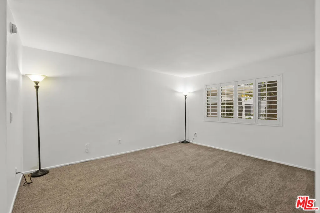 Los Angeles, California 90066, United States, 2 Bedrooms Bedrooms, ,2 BathroomsBathrooms,Residential,Active,217528