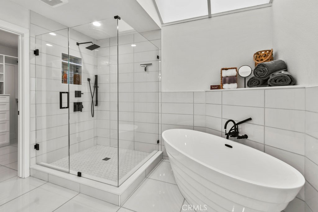 Regatta (REG) - Residential Lease