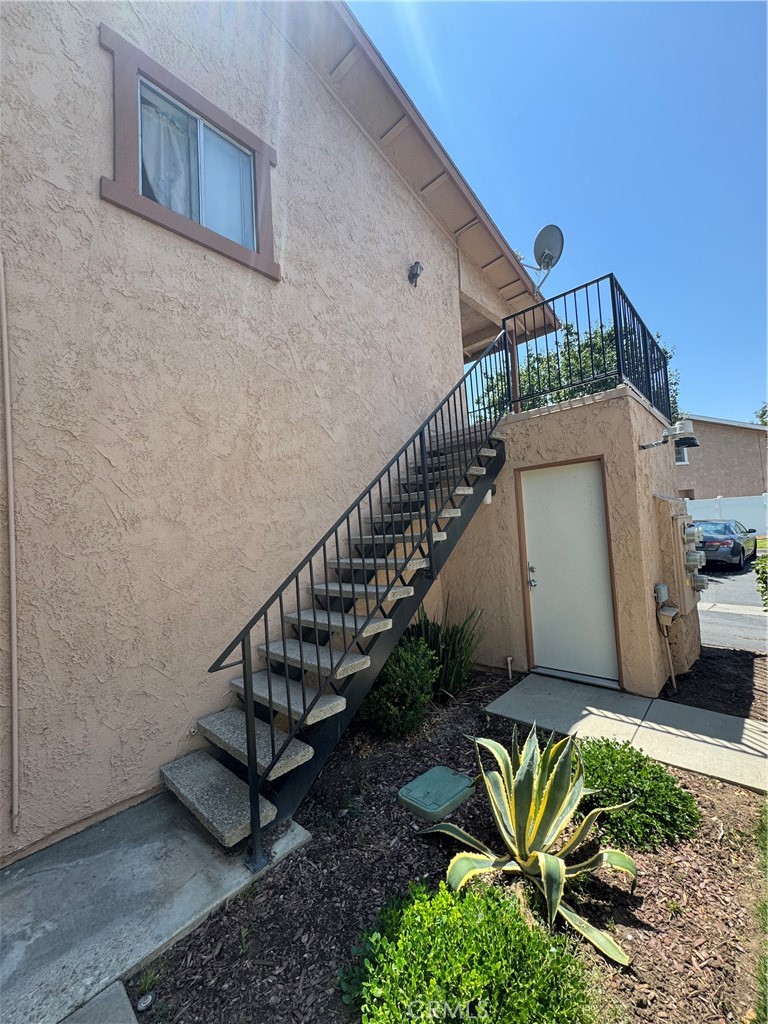 First time on market in over 25 years! Welcome to your own personal oasis! This 2 bedroom 1 bath end unit has no neighbors below just your detached garage! As you enter your humble abode upstairs you are greeted with a breeze and BBQ area for outdoor living. The new carpet brightens up the living room and opens up to the dining area. The primary bedroom is spacious with a walk in closet perfect for that special wardrobe! Your new home is walking distance to grocery shopping; a nail salon; barber; dry cleaning; tacos; dining and more! Welcome to the neighborhood!