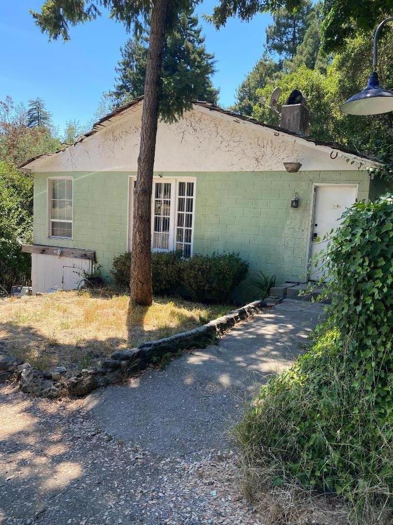 Great opportunity in Beautiful picturesque La Honda, located on a 19,450 sq ft lot according to county records, this diamond in the rough can be transformed and bought back to it's glory days. Lots of room to expand with this huge lot. This property is a trust sale without court confirmation so don't delay