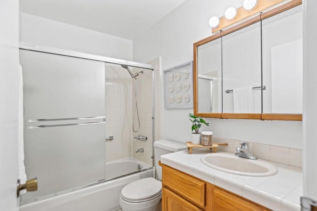 listing image 130729801241155243175