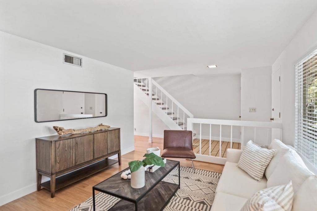 listing image 130724446556022164673