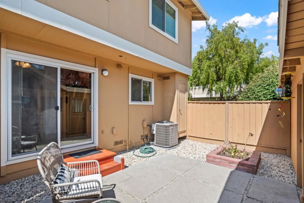 listing image 130729414098215515625