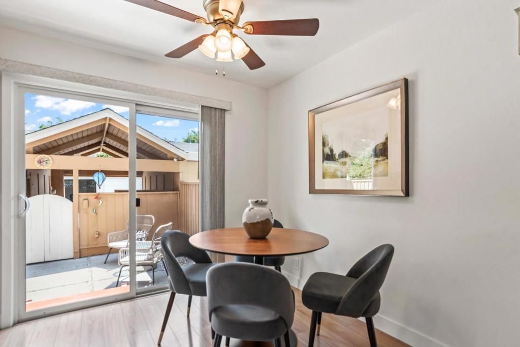 listing image 130728356150987510927