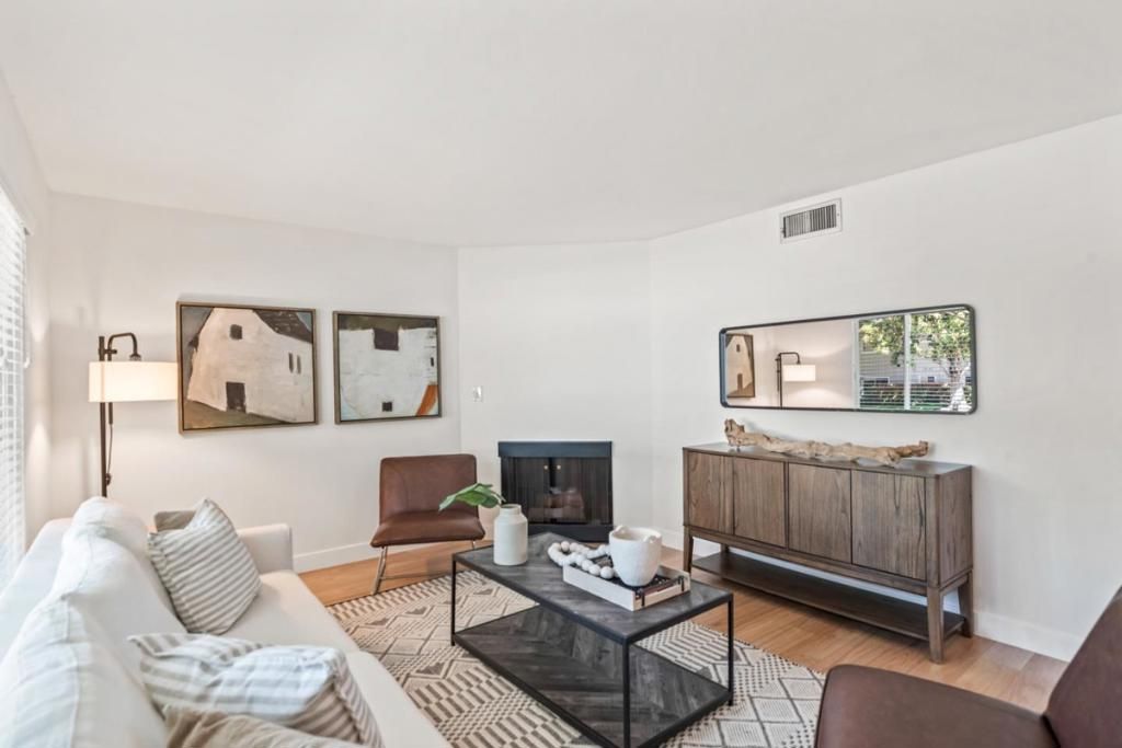 listing image 130729489612640655139