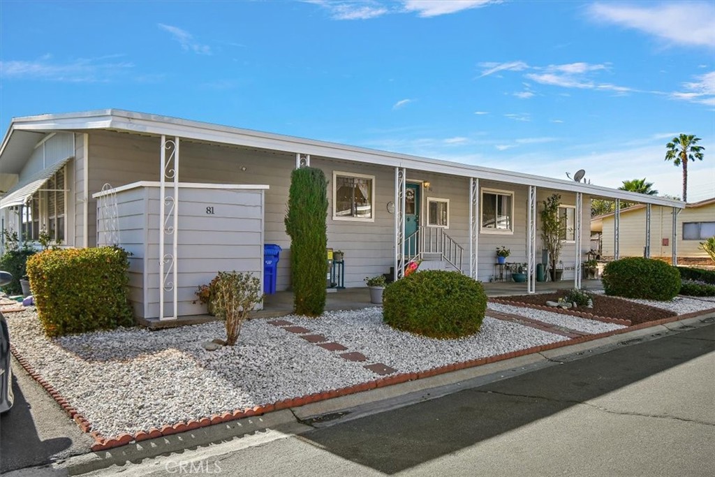 929 E Foothill Boulevard 81