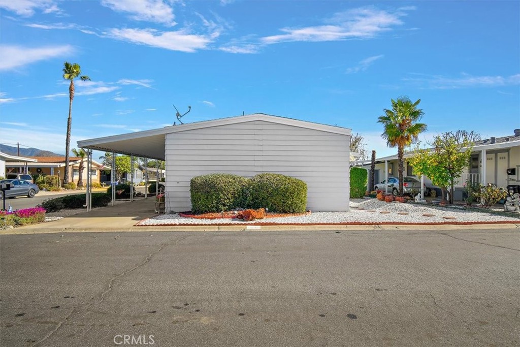 929 E Foothill Boulevard 81
