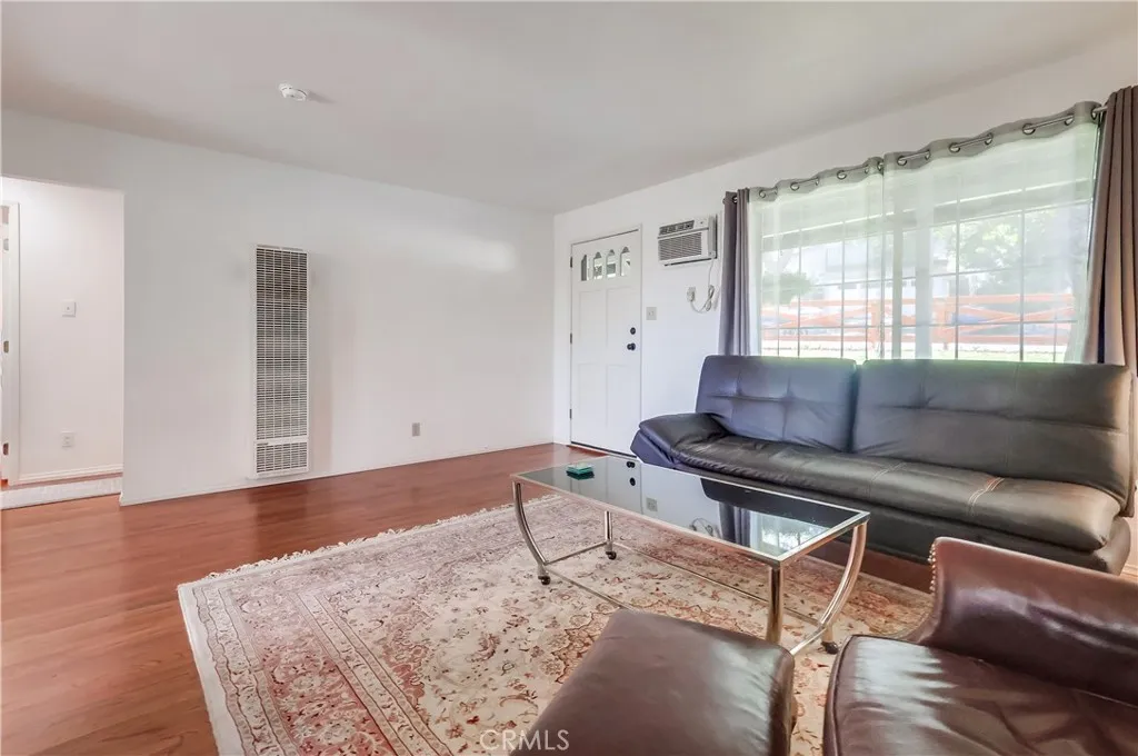 Tujunga, California 91042, United States, 2 Bedrooms Bedrooms, ,1 BathroomBathrooms,Residential,Active,200890