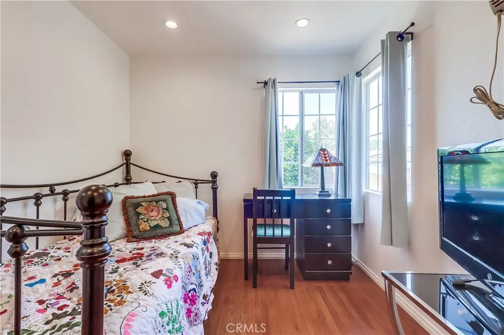 Tujunga, California 91042, United States, 2 Bedrooms Bedrooms, ,1 BathroomBathrooms,Residential,Active,200890