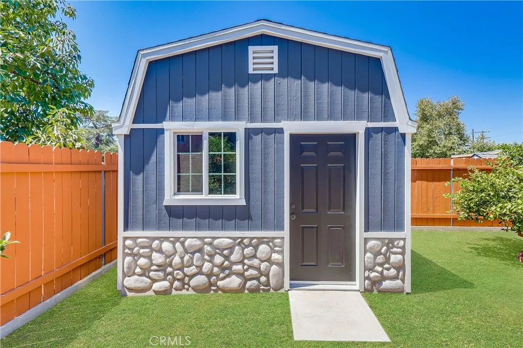 Tujunga, California 91042, United States, 2 Bedrooms Bedrooms, ,1 BathroomBathrooms,Residential,Active,200890