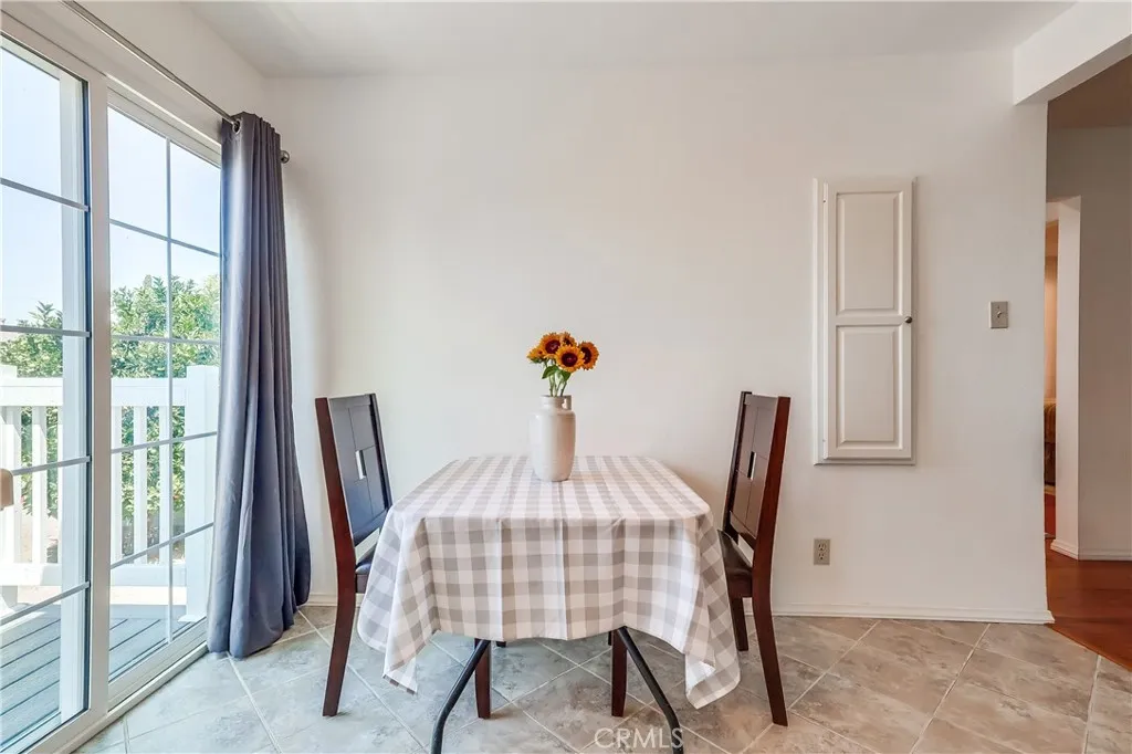 Tujunga, California 91042, United States, 2 Bedrooms Bedrooms, ,1 BathroomBathrooms,Residential,Active,200890