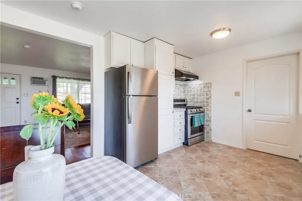 Tujunga, California 91042, United States, 2 Bedrooms Bedrooms, ,1 BathroomBathrooms,Residential,Active,200890