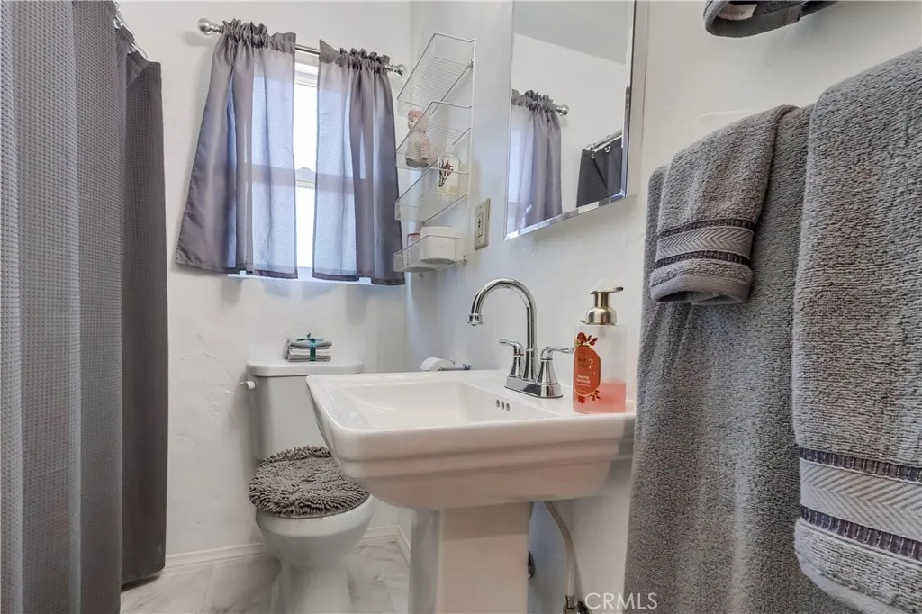 Tujunga, California 91042, United States, 2 Bedrooms Bedrooms, ,1 BathroomBathrooms,Residential,Active,200890