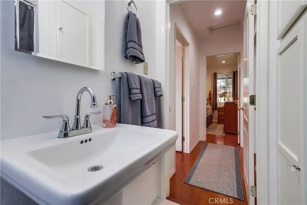 Tujunga, California 91042, United States, 2 Bedrooms Bedrooms, ,1 BathroomBathrooms,Residential,Active,200890