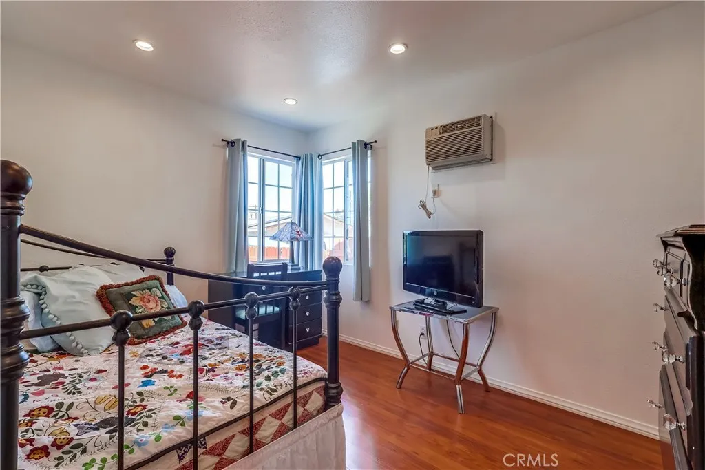 Tujunga, California 91042, United States, 2 Bedrooms Bedrooms, ,1 BathroomBathrooms,Residential,Active,200890