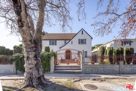 Photo of 955 S Highland Avenue, Los Angeles, CA 90036 (MLS # 26646861)