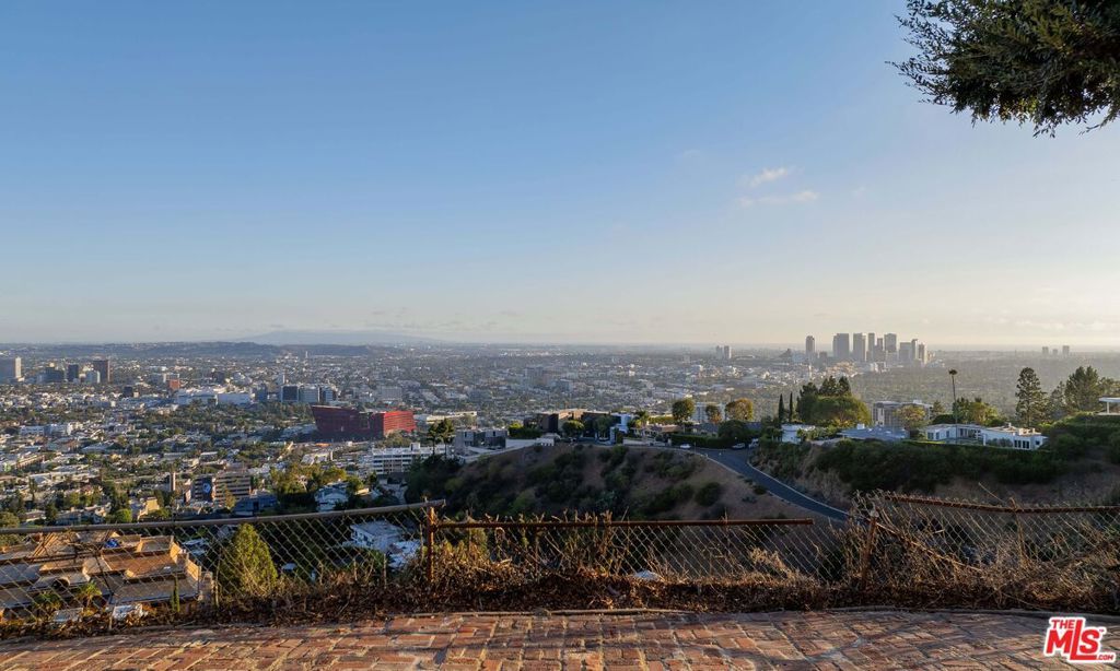 Photo of 8900 Evanview Drive, Los Angeles, CA 90069 (MLS # 25602163)