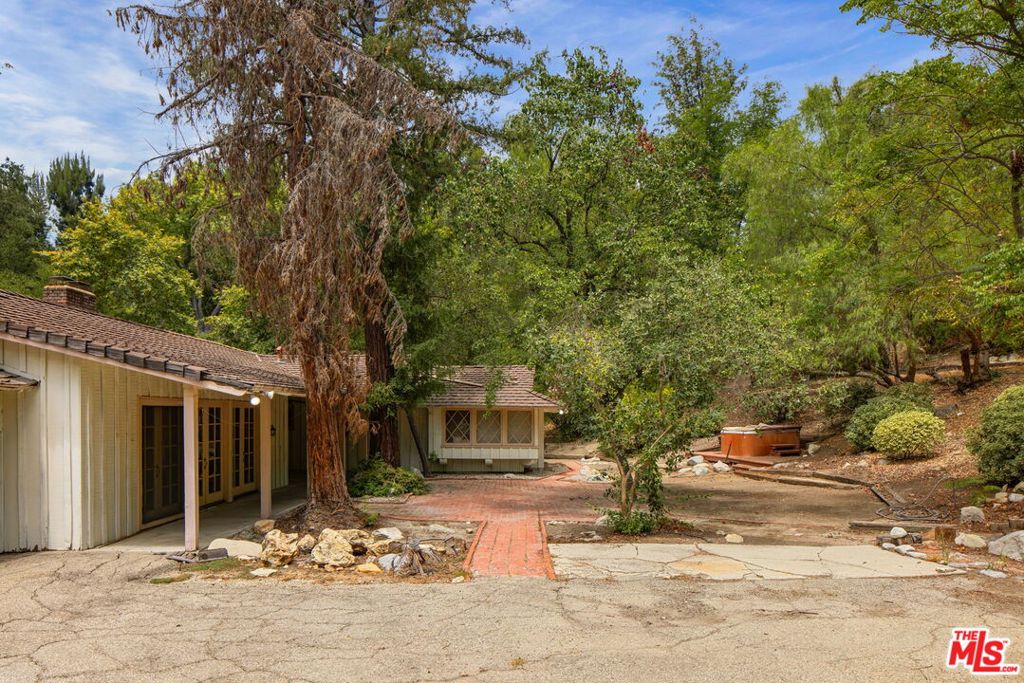 5854 Round Meadow Road