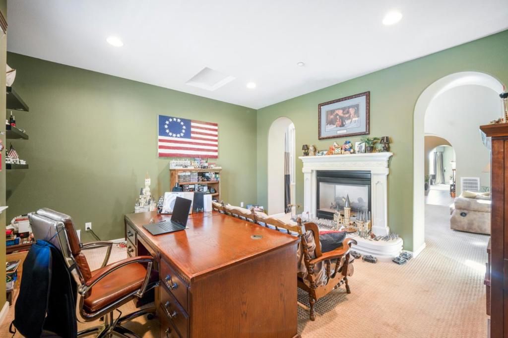 listing image 130728840974067863418