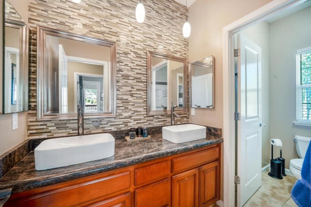 listing image 130727817271702470870