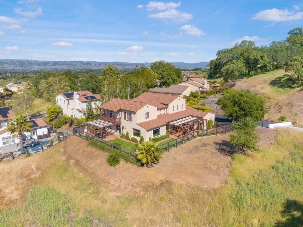 listing image 130726610006943802572