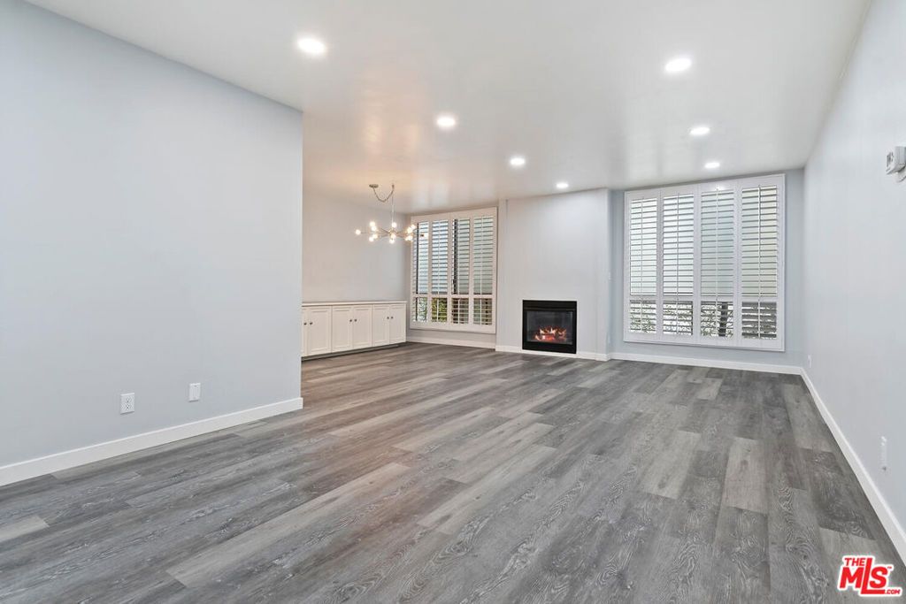 Photo of 927 N Kings Road #107, West Hollywood, CA 90069 (MLS # 25595321)