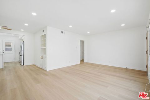 Photo of 919 S Sherbourne Drive #1, Los Angeles, CA 90035 (MLS # 26780977)