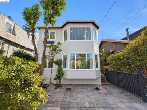 Photo of 2627 College Ave AVE, Berkeley, CA 94704 (MLS # 41151663)