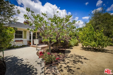 Photo of 5005 Varna Avenue, Sherman Oaks, CA 91423 (MLS # 26721097)