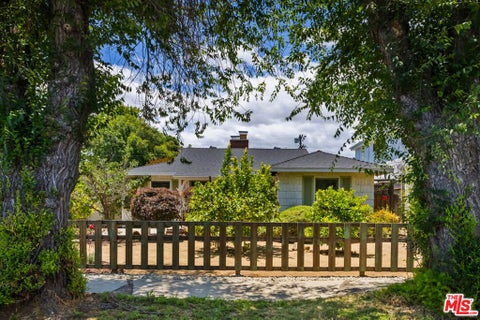 Photo of 5005 Varna Avenue, Sherman Oaks, CA 91423 (MLS # 26721097)