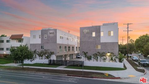 Photo of 5655 Hazeltine Street, Sherman Oaks, CA 91401 (MLS # 25616617)